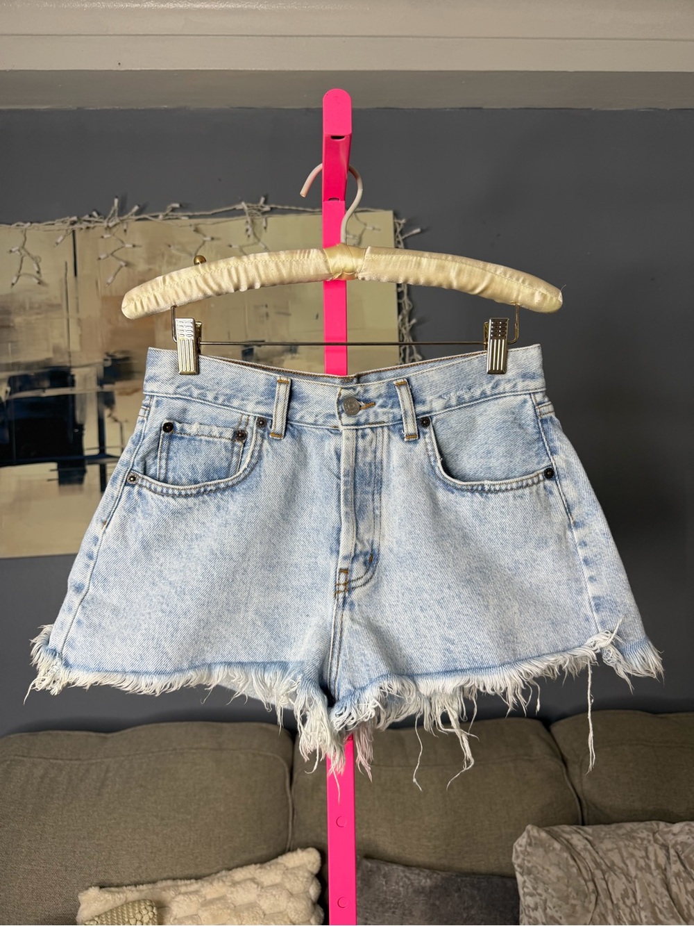 Santo Spirito Light Wash High Rise Distressed Frayed Hem Denim Shorts Size 28✨